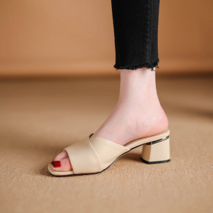 裸色粗跟高跟凉拖鞋 方头露趾一字拖凉鞋 真皮时尚 新款 女外穿 女夏季