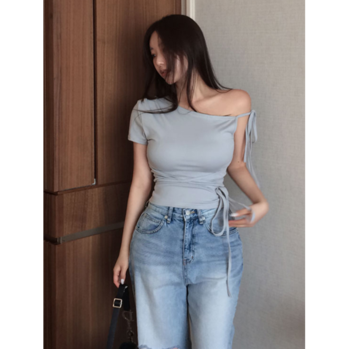 少量现货正品韩代东大门 夏小众设计感辣妹斜肩蝴蝶结系带T恤上衣