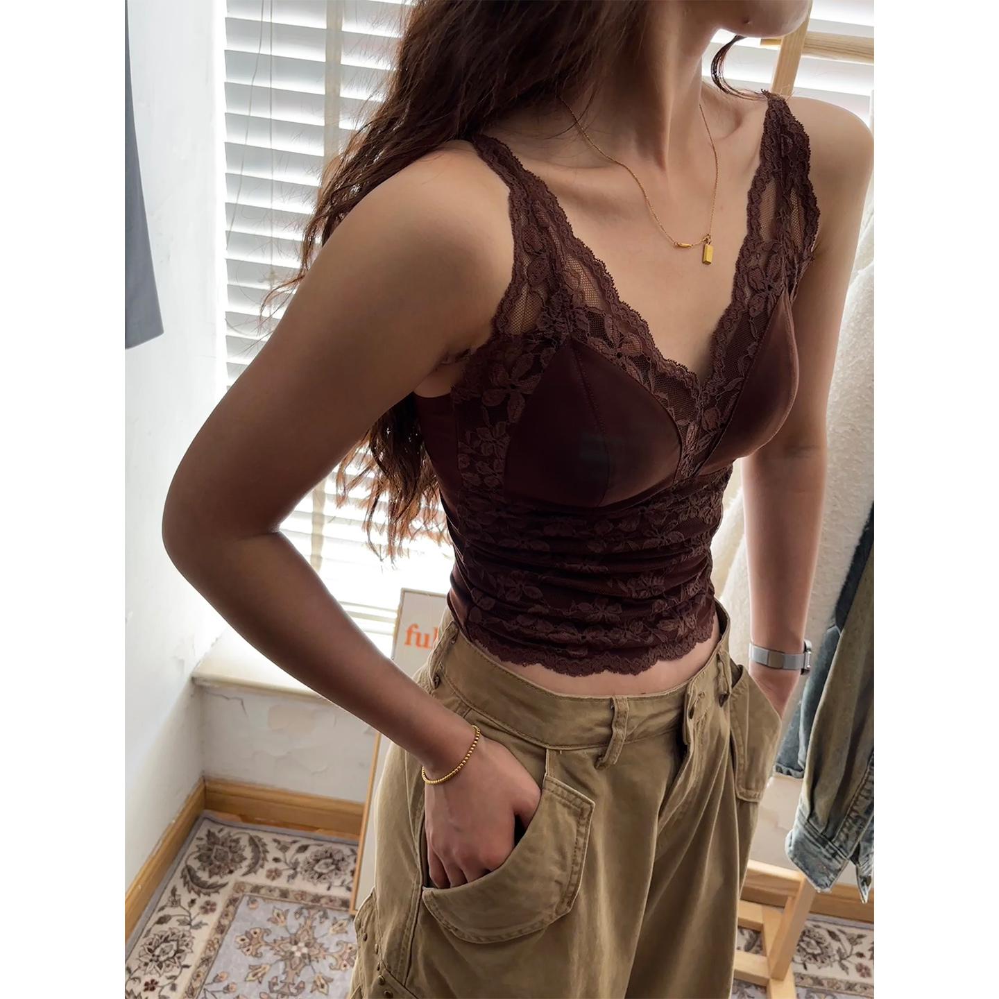 鬼鬼家 正品韩代东大门秋冬丝绒蕾丝吊带美背含胸垫一体可外穿女