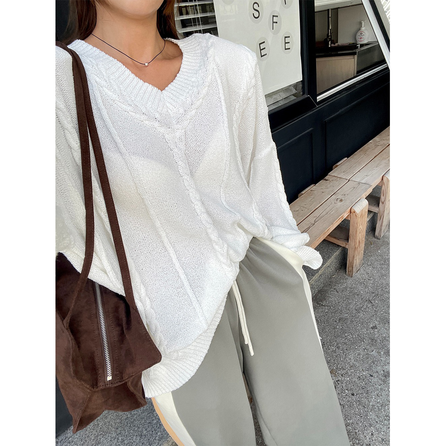 鬼鬼家正品韩代东大门秋冬 慵懒风绞花纹针织套头V领毛衣带垫肩女