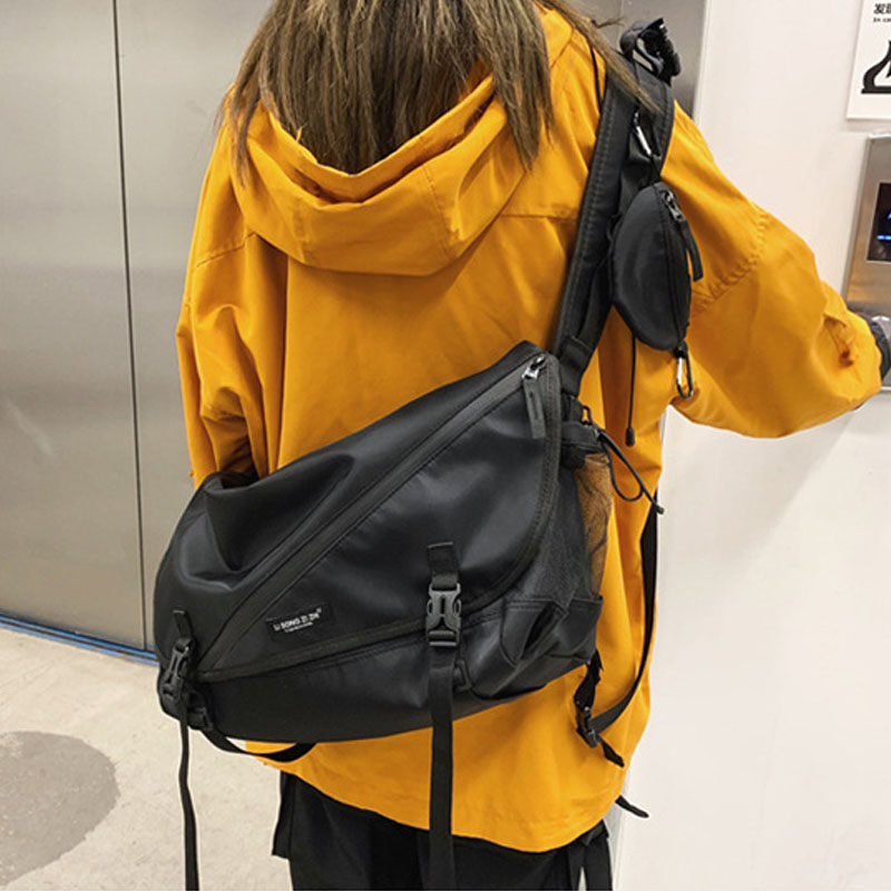 单肩包书包男士斜挎包潮骑行背包电脑包大容量韩版休闲个性死飞包