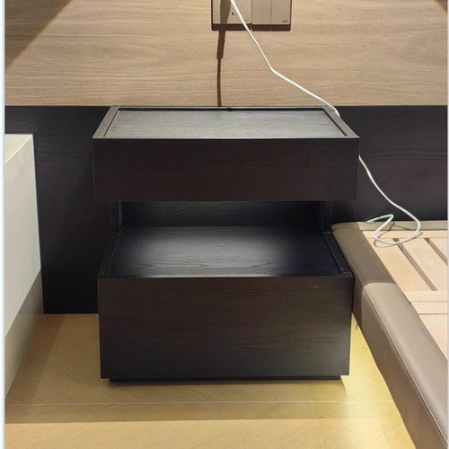 F4/ENF级环保实木意式轻奢床头柜