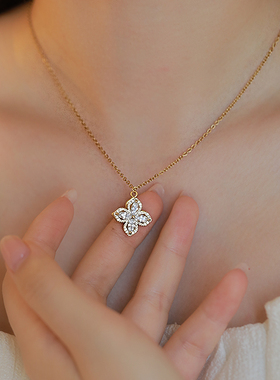 可旋转的花朵项链女款2025新款钛钢不掉色女士气质颈链夏天锁骨链