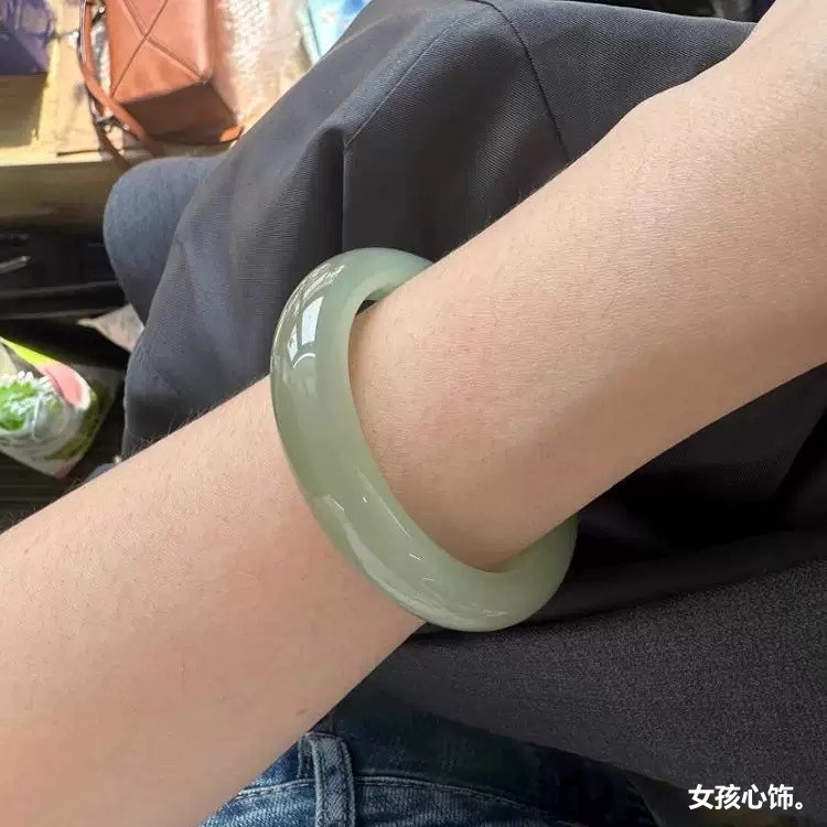 日本品质新疆和田玉晴水手镯青白玉手镯少女款玛葡萄肉色青提色冰