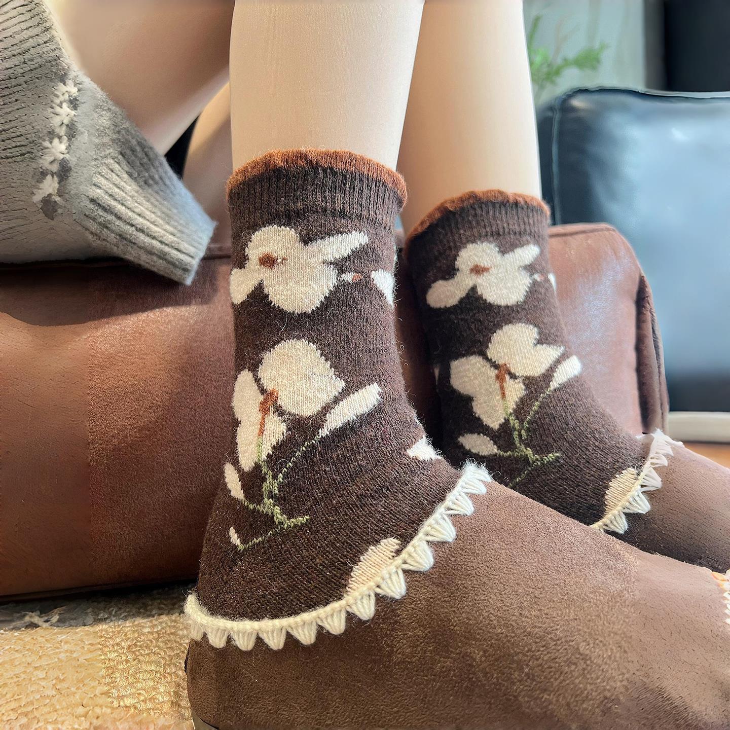 复古又温暖~这双咖色的小花袜袜看到完全走不动路了~袜子女秋冬厚