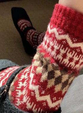 冬日幸福时2026新年红袜圣诞袜费尔岛羊毛加厚菱格设计感中筒袜女