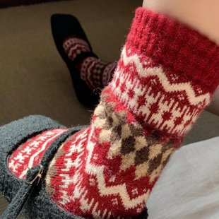 冬日幸福时2026新年红袜圣诞袜费尔岛羊毛加厚菱格设计感中筒袜女