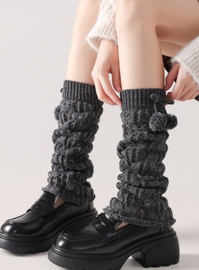 细节控挚爱2025冬季小众不撞款简约黑色毛绒球可堆堆袜套DF
