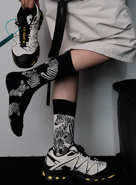 ZeroG 新品初秋黑色斑马经典单品重工不对称AB中筒袜子女素描风