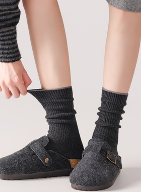 生活充满惊喜2025冬季高级感黑色纯色简约软糯羊毛通勤中筒袜DF