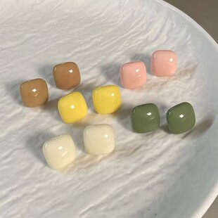 奶系甜酷爆款小方糖简约清新独特高级感设计洋气百搭耳钉耳环女