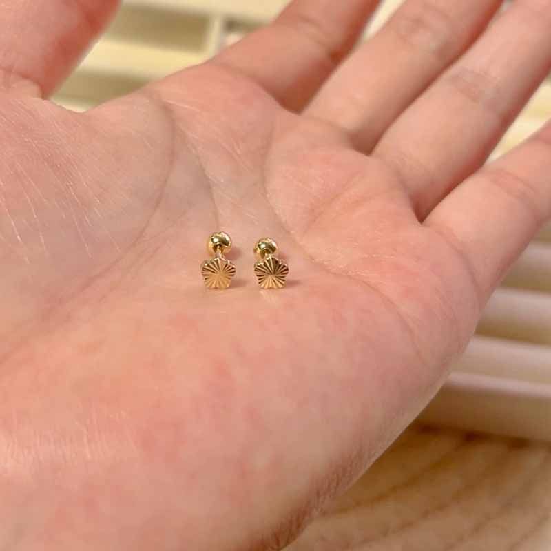 免摘小花螺丝拧扣耳钉小众耳饰女