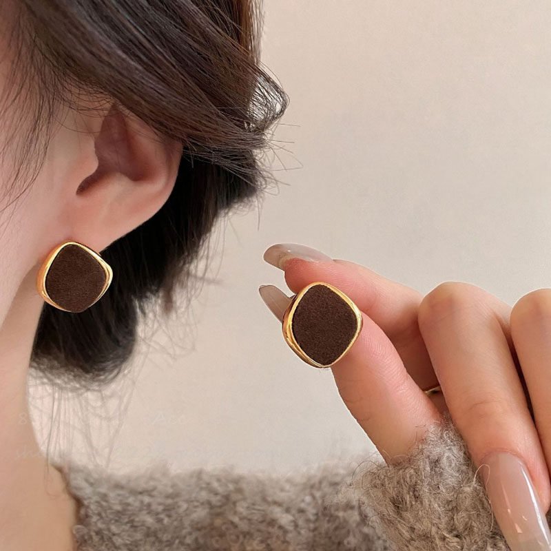 复古棕色方形丝绒耳钉轻奢新款