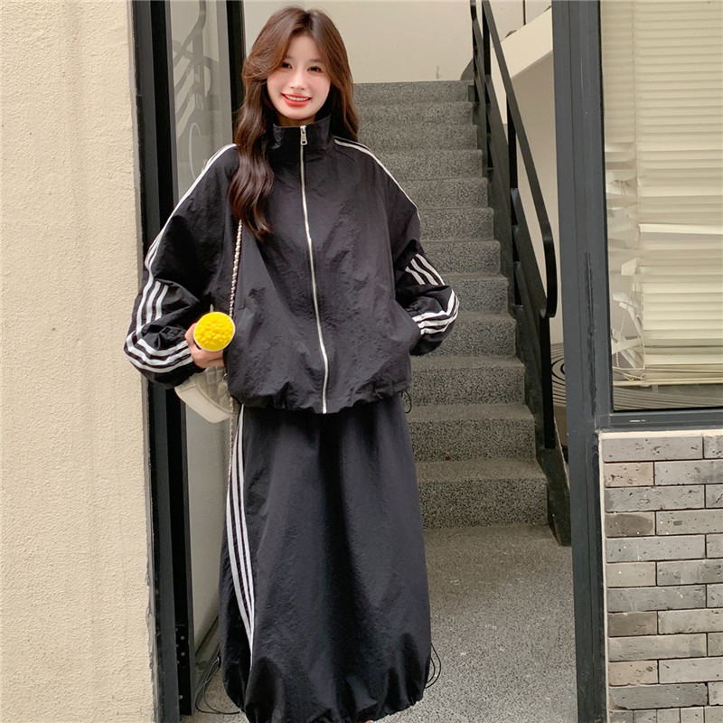 官网女装夏易菲实拍休闲运动黑色条纹外套半身裙套装2025秋新款巨