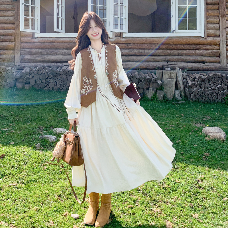 官网女装夏易菲实拍米白色长袖连衣裙2025秋新款法式复古民族风马