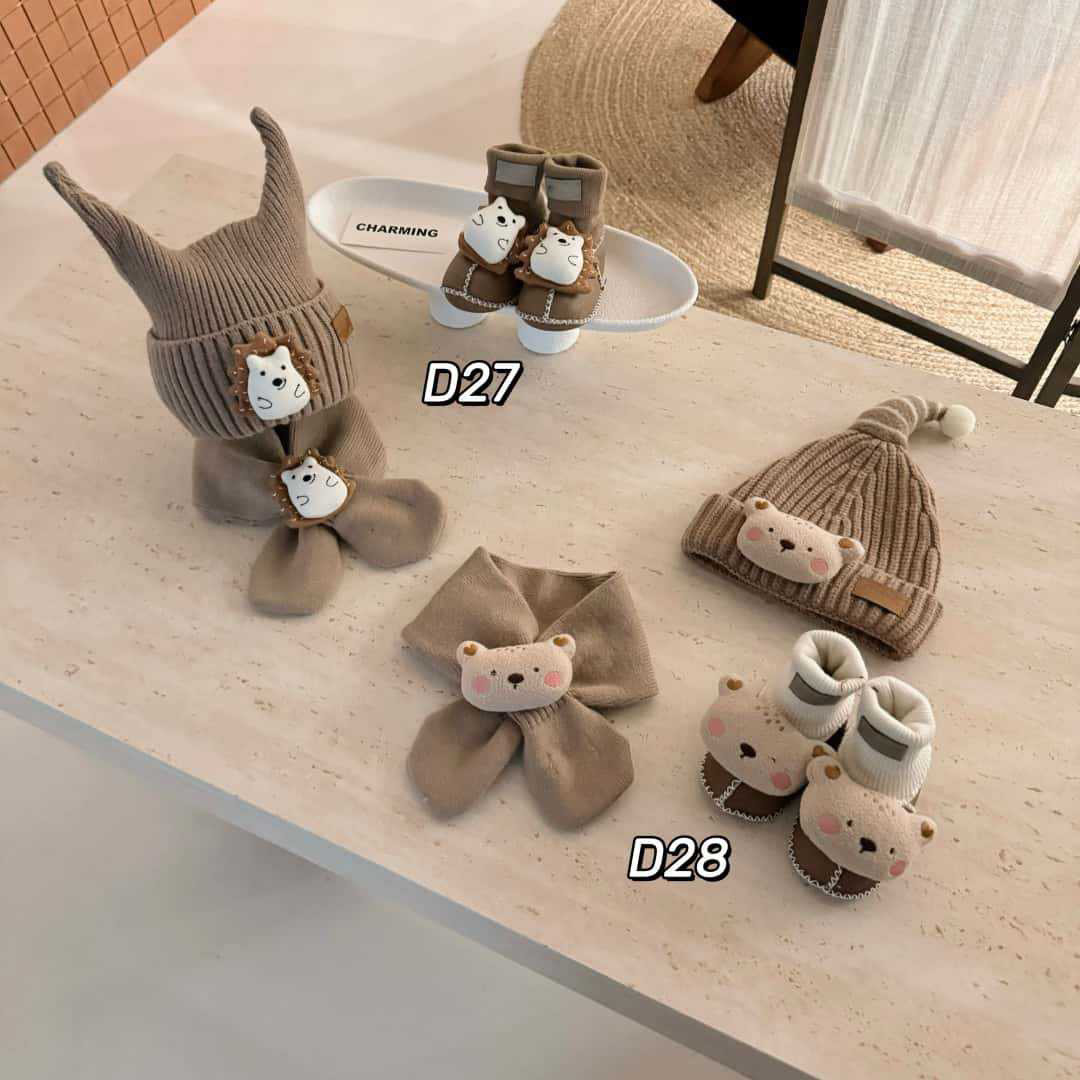 LUUG新款秋冬保暖儿童三件套卡通加厚鞋袜帽子围巾羊皮毛一体鞋袜