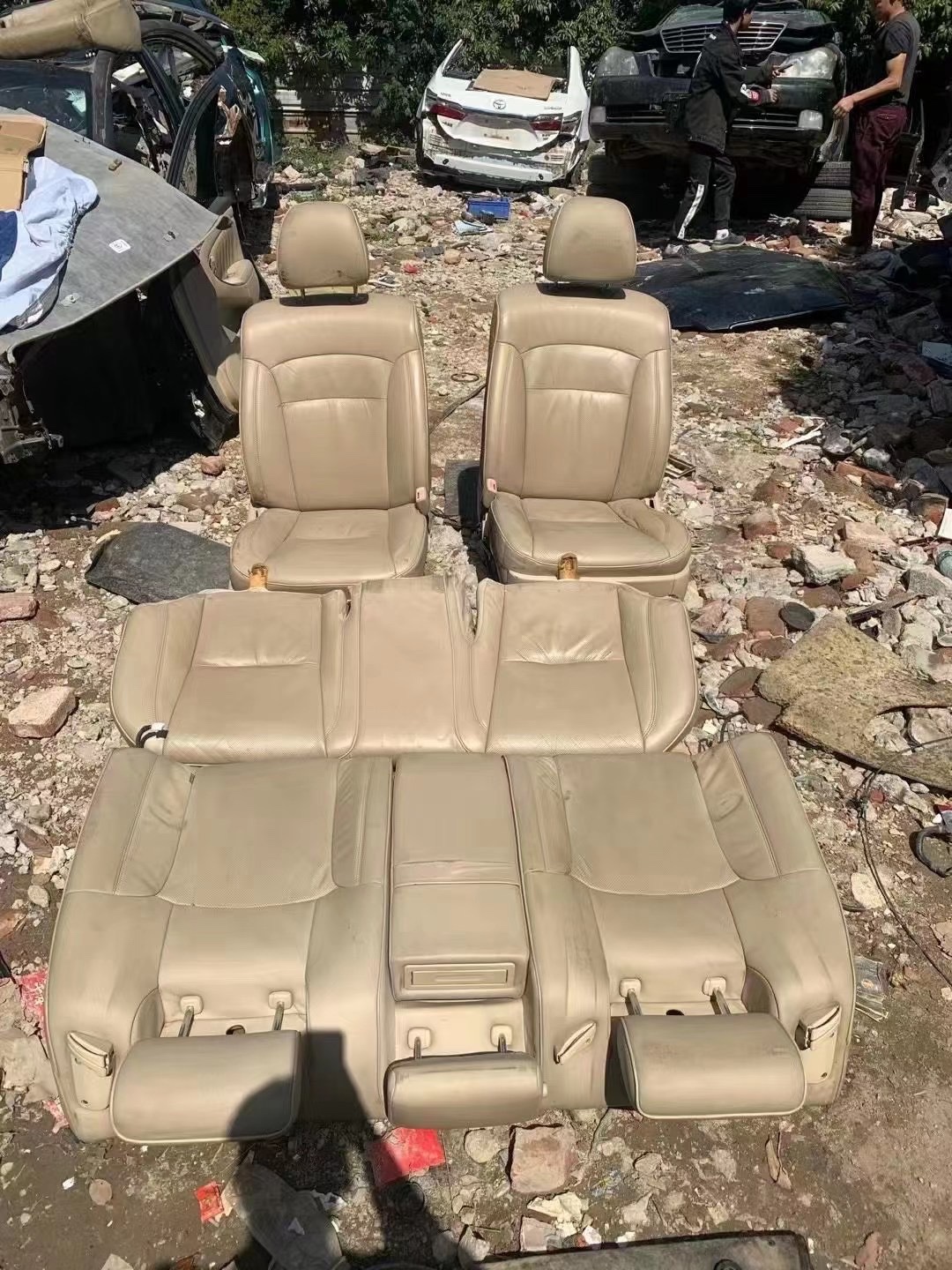 丰田12代皇冠全车座椅 电动 以及全车配件 欢迎咨询