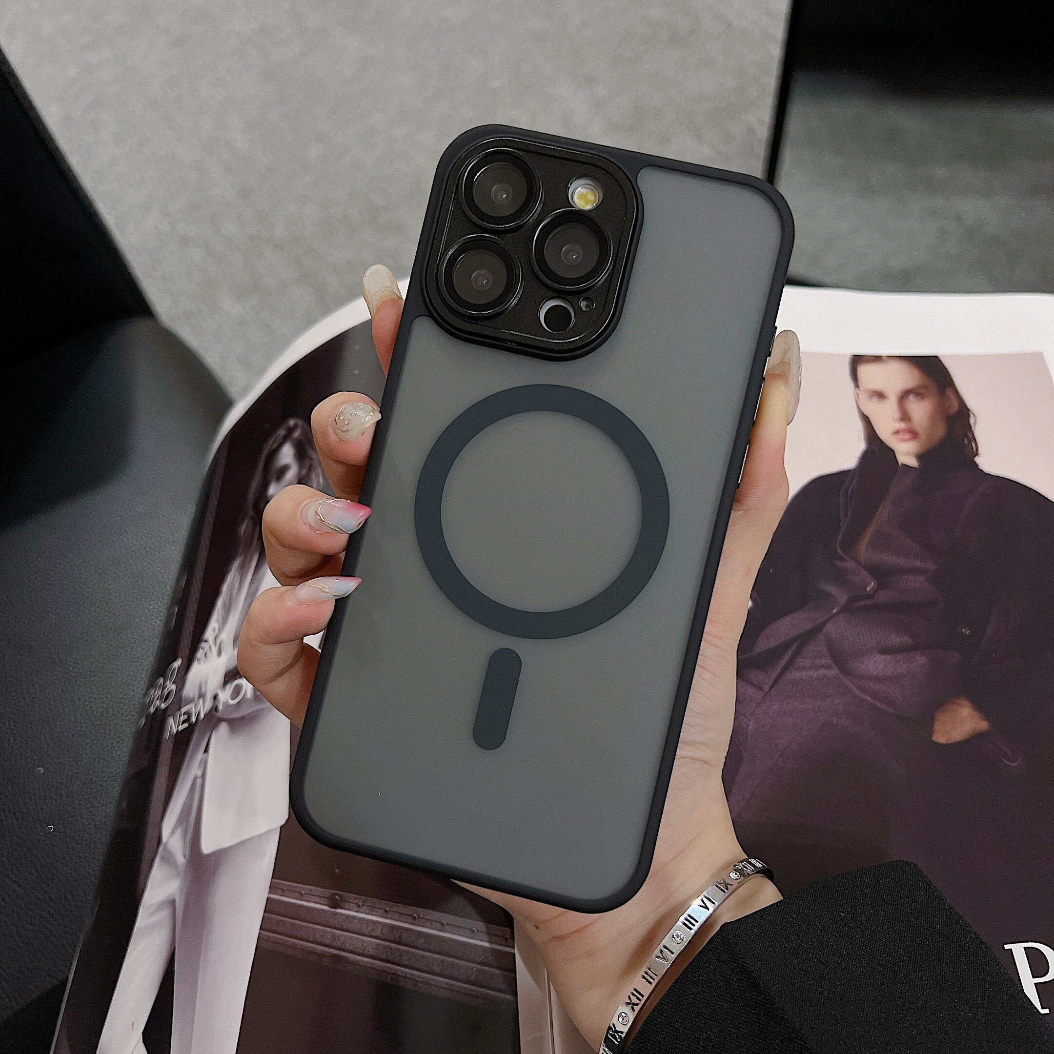 苹果iPhone15亚克力简约时尚