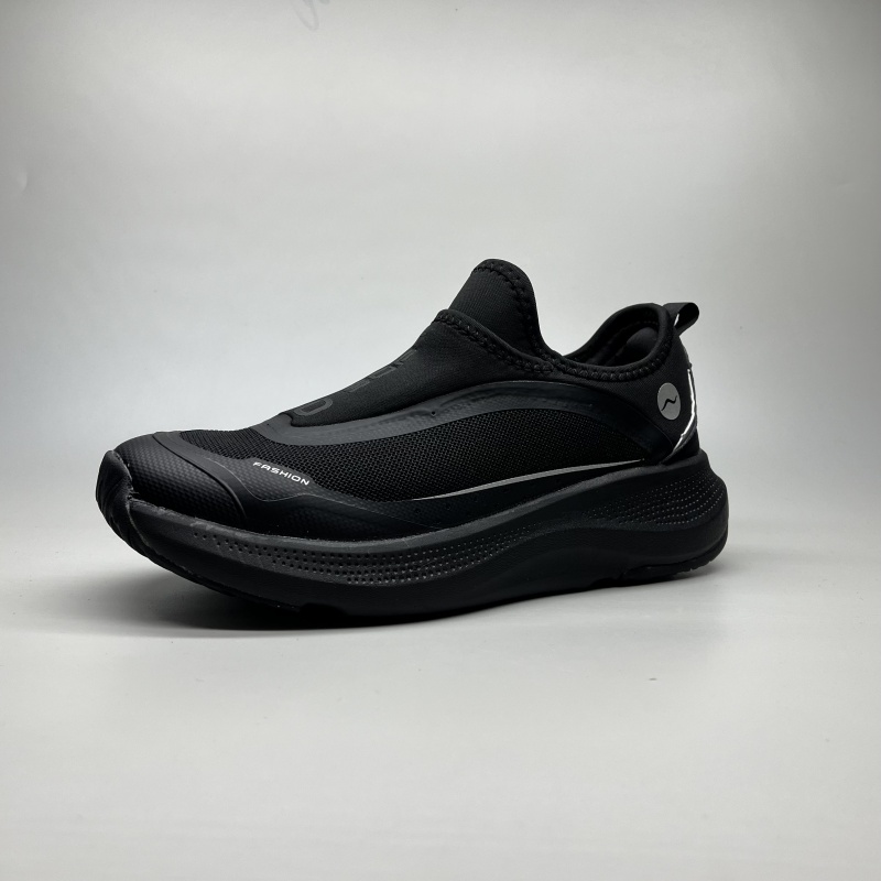 一脚蹬轻便百搭网面透气运动鞋