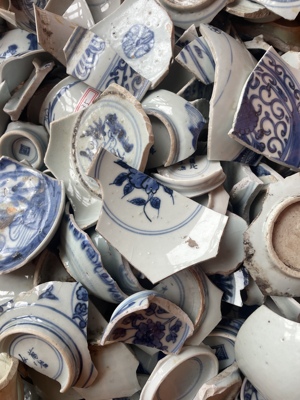 明清青花古瓷片铺路装饰设计