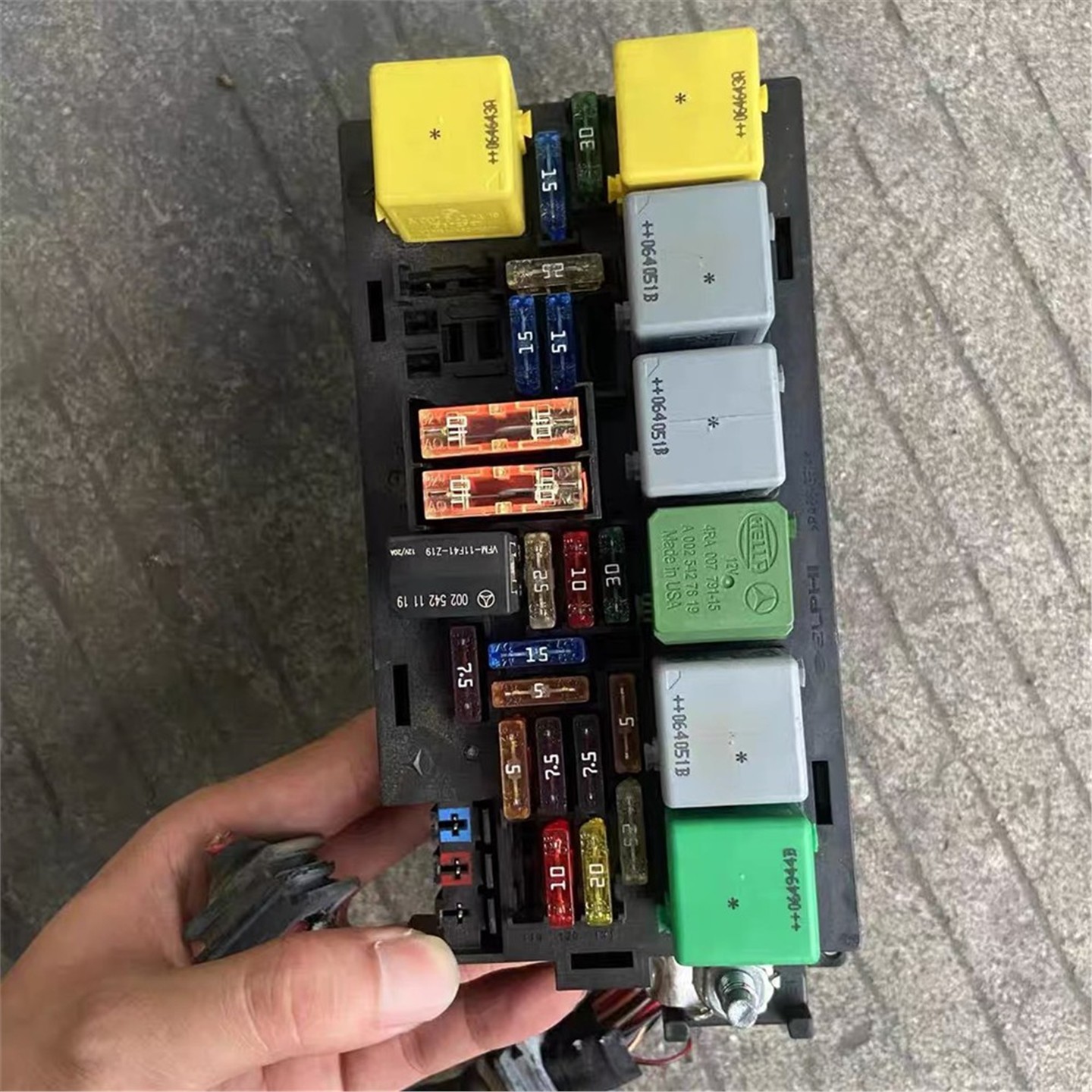 适用GLMLR级164251前保险丝盒继电器ML350GL350R350配电器