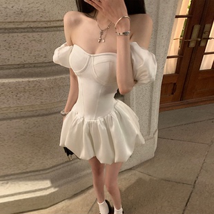 重工缎面蓬蓬裙收腰公主气质连衣裙辣妹性感纯欲风一字肩抹胸裙子