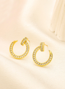 耳环钛钢C镶钻镂空V月牙耳钉T爱心粉色蓝色滴胶贝壳首饰品ZG2890