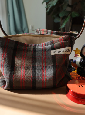 美摘复古格子化妆包帆布收纳袋旅行便携大容量文艺英伦风小众新款