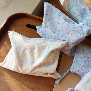 美摘夏季 兔子印花棉布蓝色化妆包清新卡通日系女生旅行便携收纳袋