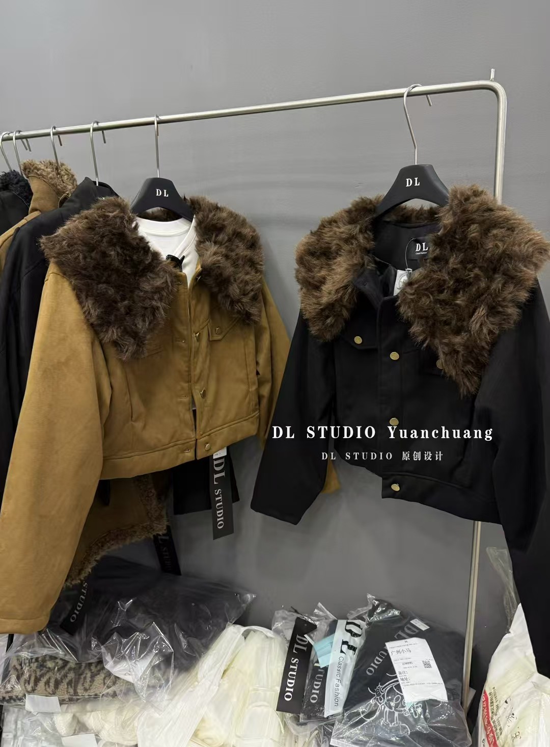 2025冬新款大毛领麂皮皮毛一羽绒服