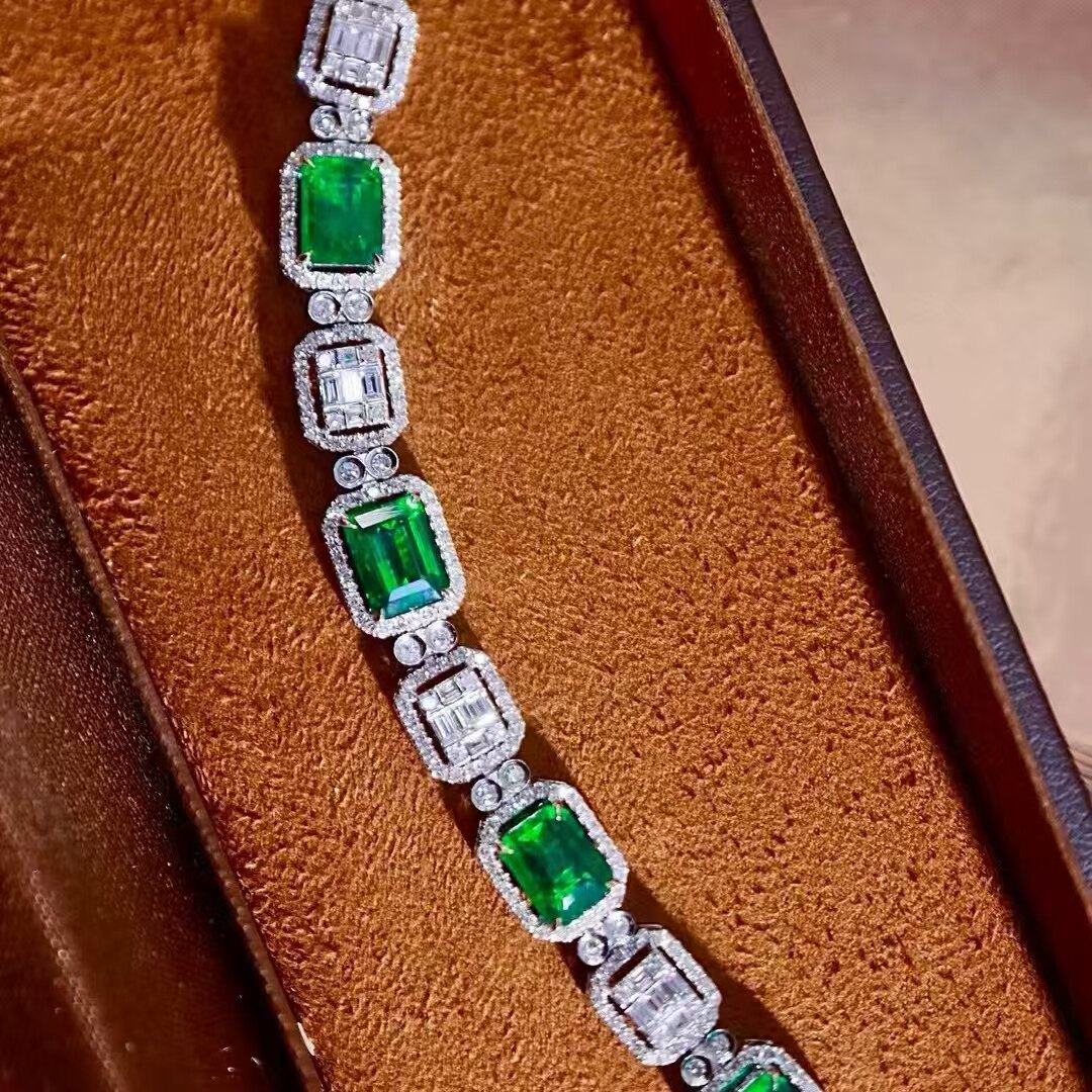 18K金钻石镶嵌 天然祖母绿手链 主石6.025克拉 颜色浓郁翠绿