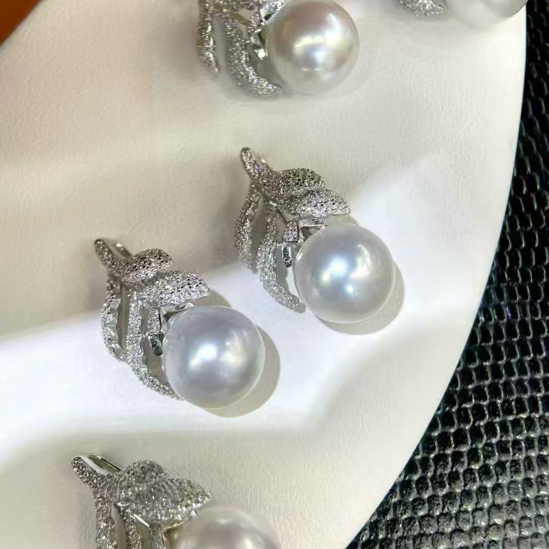 天然海水11-12mm澳白吊坠 镜面冷白珠光 精美叶子设计款