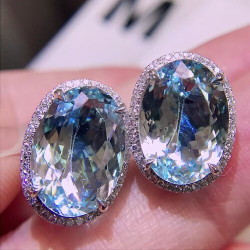 18K金钻石镶嵌 天然海蓝宝石耳钉 主石8克拉 佩戴上身温柔又显白