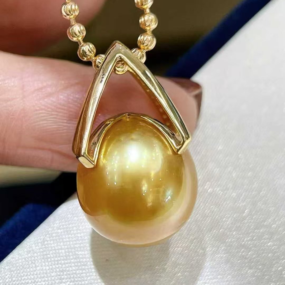 天然海水13.6mm南洋金珠吊坠 18K金镶嵌大牌明星款 经典百搭