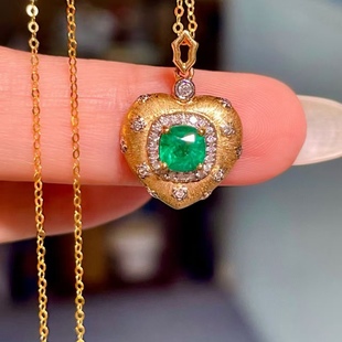 主石0.66克拉 布契拉提风祖母绿吊坠 18K金钻石镶嵌 超美爱心款