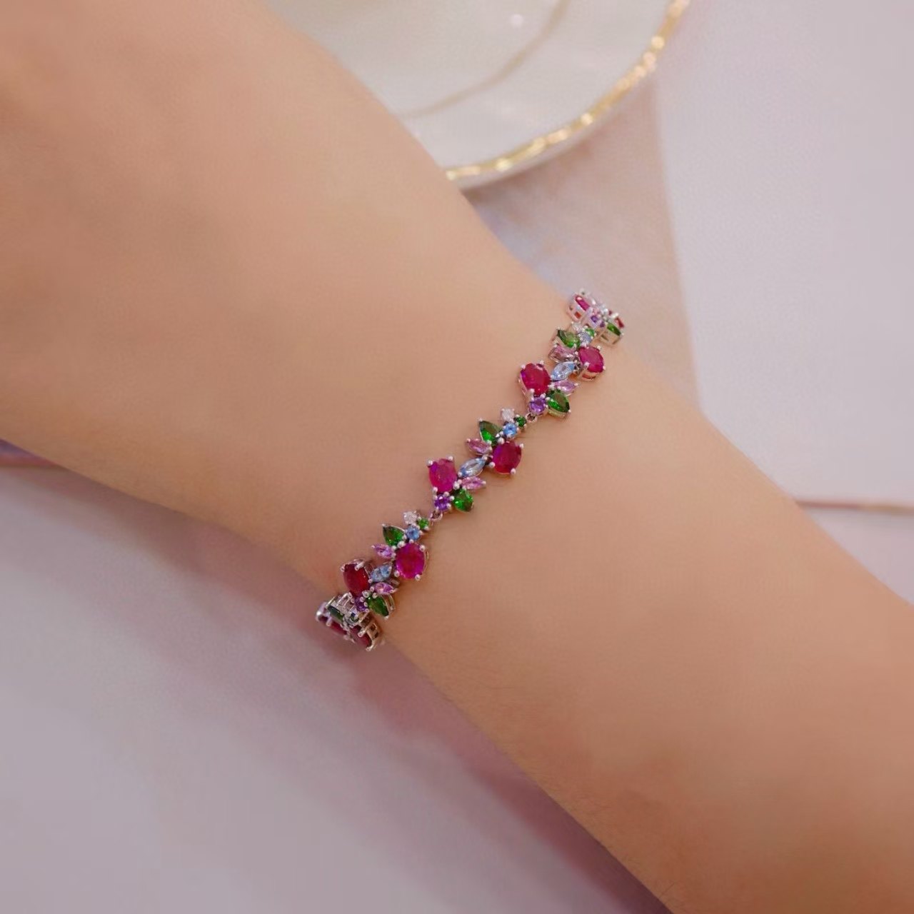 18K金钻石镶嵌 天然彩色宝石手链 重量12.76克 长度17cm左右,珠宝/钻石/翡翠,手饰,淘宝优惠券,粉丝福利购,淘宝优惠卷