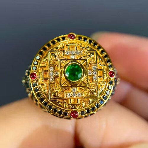 18K金钻石镶嵌天然祖母绿戒指 寓意美好 整体台面尺寸约20.7mm