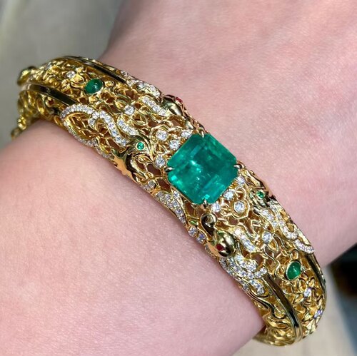 18K金钻石彩宝镶嵌 天然祖母绿手镯 主石4.55克拉 豪华气场十足