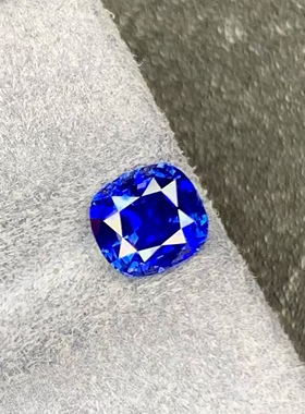 天然无烧斯里兰卡皇家蓝蓝宝石裸石 重1.52ct 规格6.47*5.97*4.04