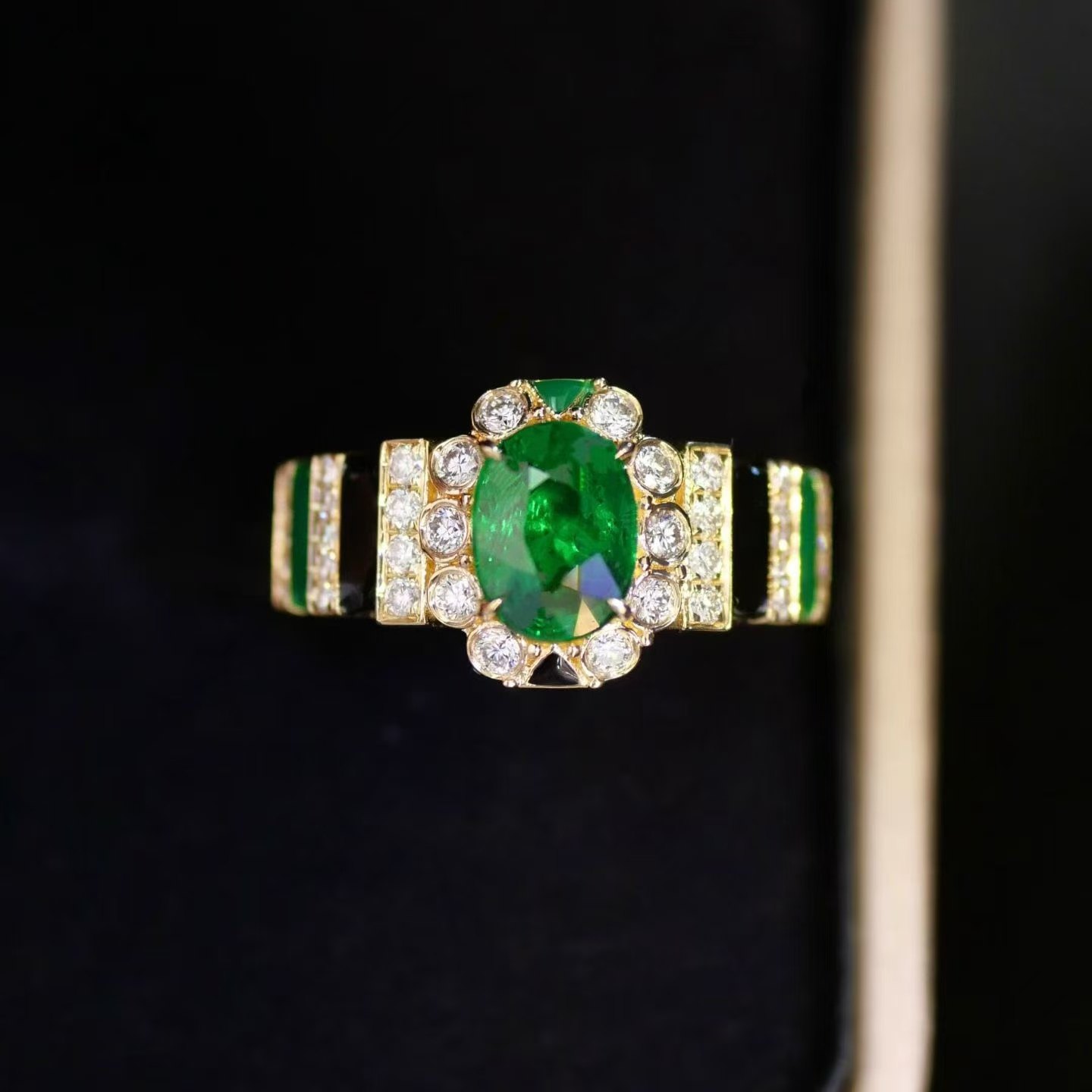 18K金钻石镶嵌Art deco风格沙弗莱戒指 主石1.33克拉 高级感满满,珠宝/钻石/翡翠,手饰,淘宝优惠券,粉丝福利购,淘宝优惠卷