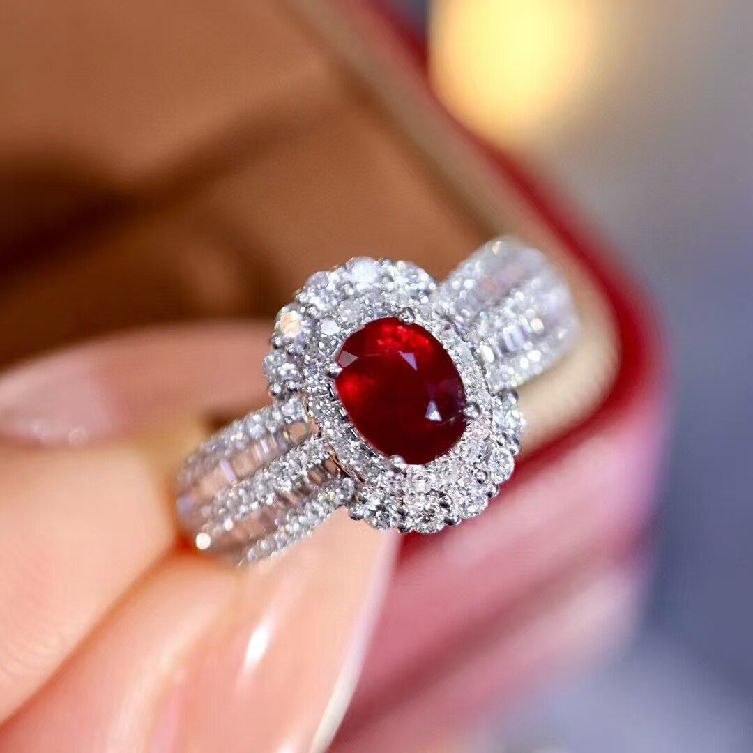 18K金钻石镶嵌 天然无烧鸽血红宝石戒指 主石0.71克拉 浪漫而美好