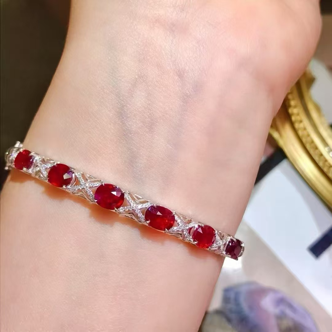 无烧红宝石手镯 纯正鸽血红 红宝4.4ct 18k金6.578克 钻石0.67ct