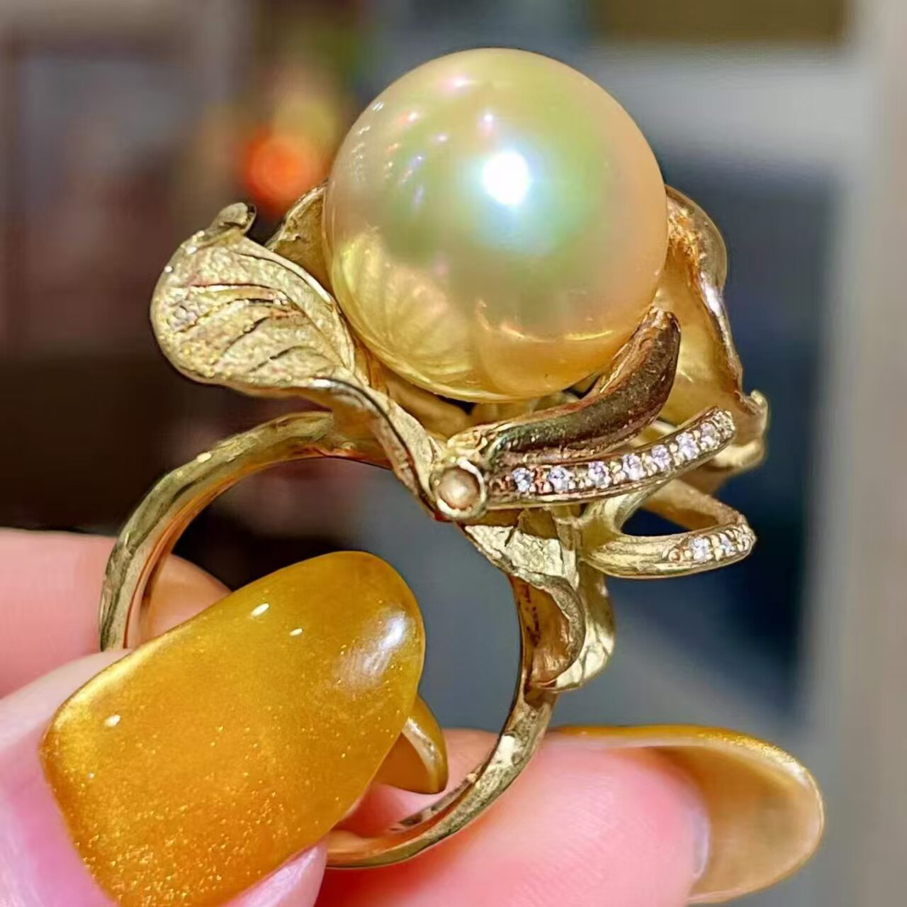 18K金钻石镶嵌 天然海水14.5mm南洋金珠戒指叶子藤蔓形象立体有型
