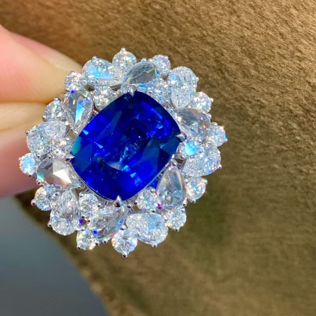 18K金钻石镶嵌 天然蓝宝石戒指/吊坠两用款 主石5.35克拉高贵豪华