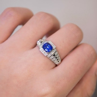 18K金钻石镶嵌 天然蓝宝石戒指 主石1.62克拉 工艺精湛细腻