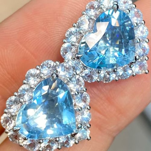 18K金白蓝宝石镶嵌 天然爱心海蓝宝石耳环 主石4.9克拉 清澈干净