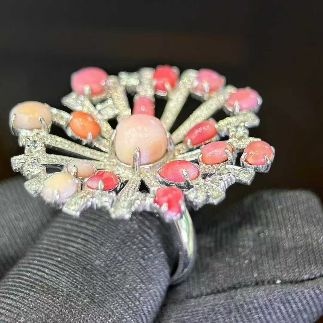 18K金钻石镶嵌 7.44克拉糖果海螺珠戒指 野生珍珠的独特魅力