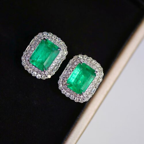 18K金钻石镶嵌 天然祖母绿耳钉 主石1.85克拉 经典百搭吸睛显气质