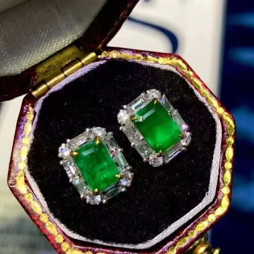 18K金钻石镶嵌 天然祖母绿耳钉 主石1.21克拉 点缀耳畔别致的高雅