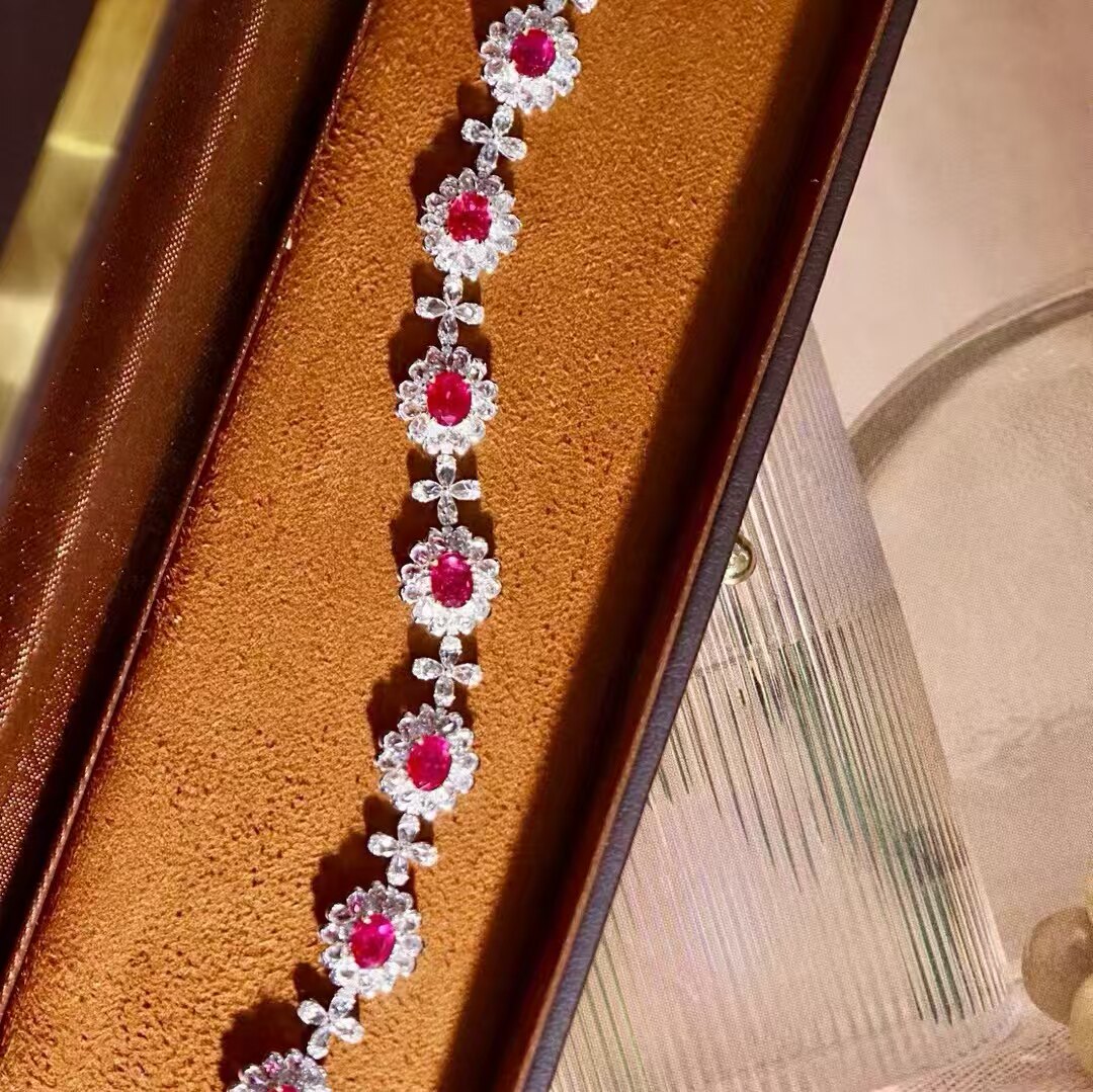 18K金钻石镶嵌 天然缅甸红宝石手链 主石4.19克拉 彰显优雅女人味